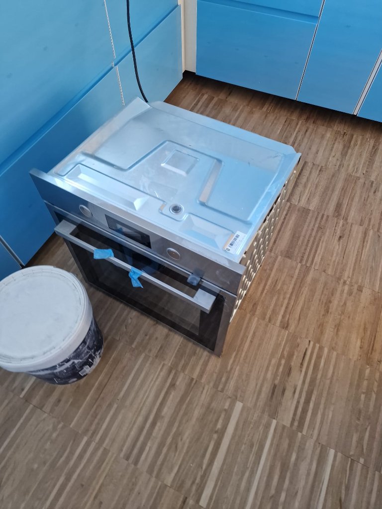 Montaje de cocina con horno integrado