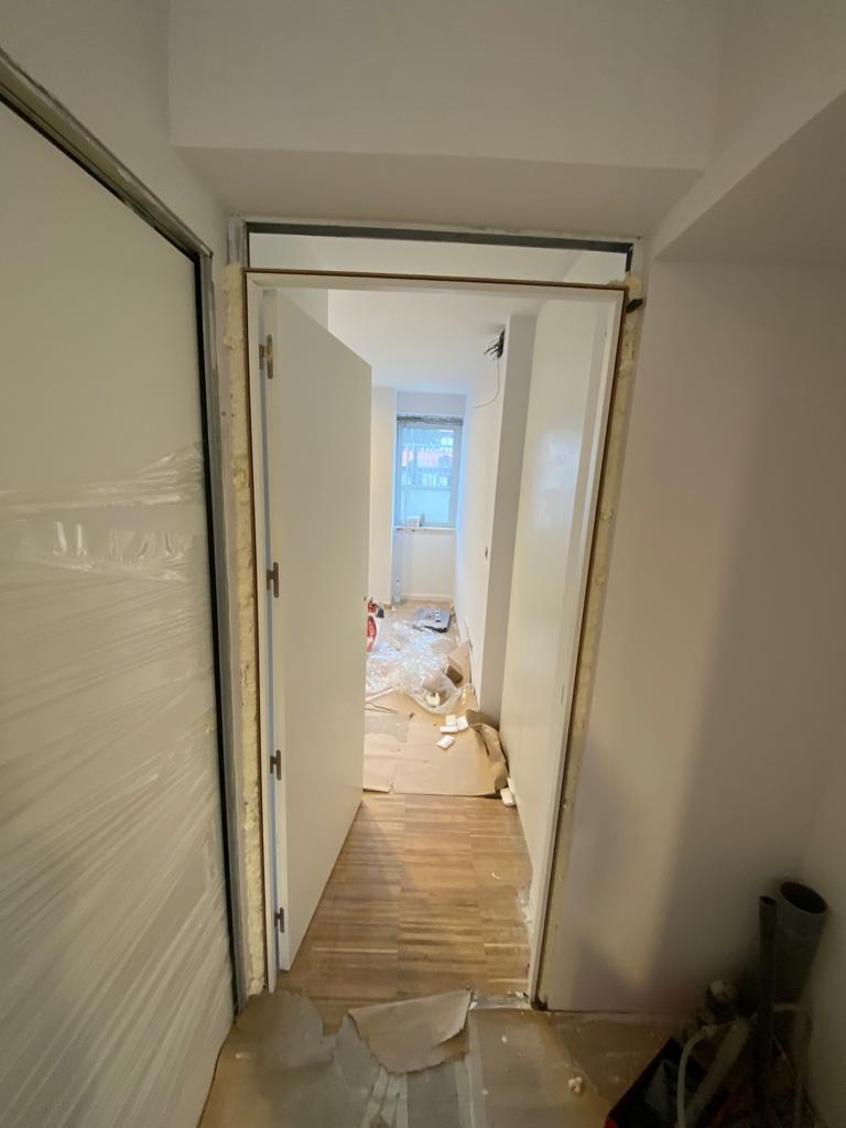 Instalación de puertas interiores con premarcos en A Coruña