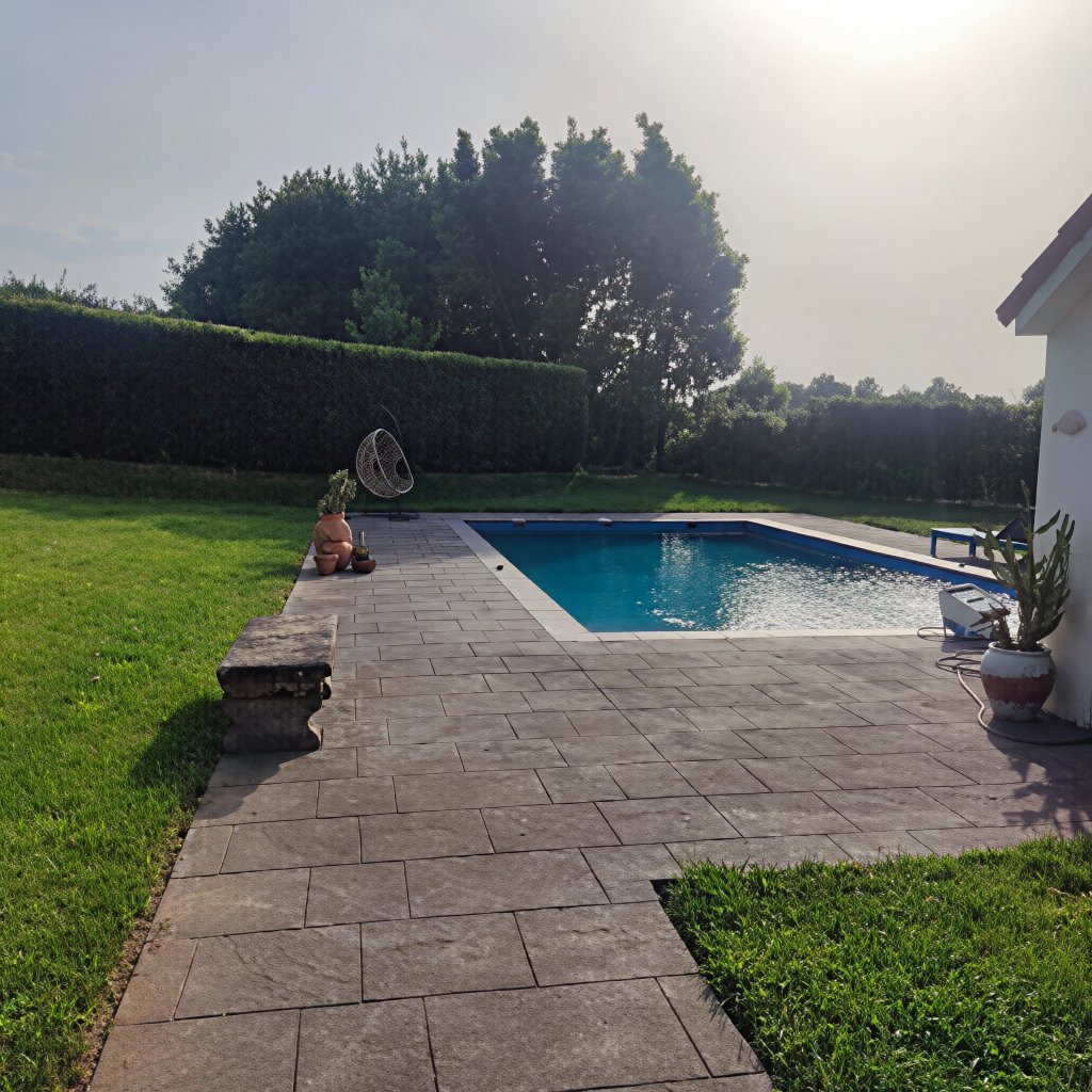 Piscina y terraza completadas