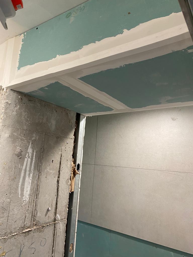 Falso techo de pladur hidrófugo en baño
