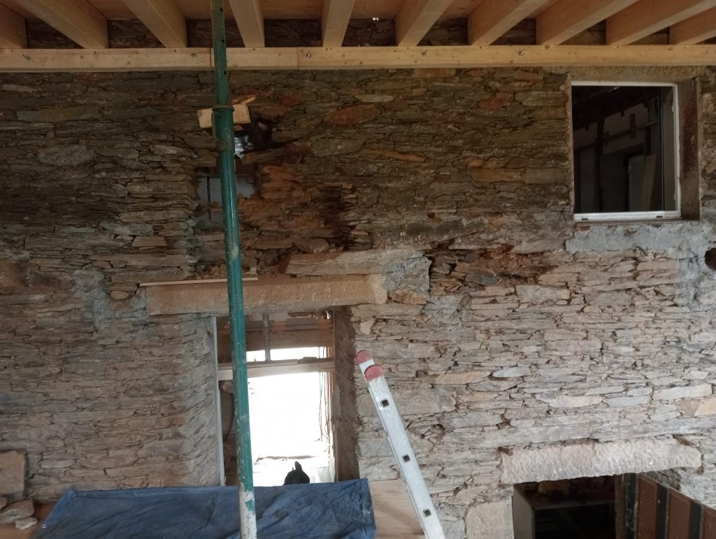 Rehabilitación de casa de piedra con forjado de madera