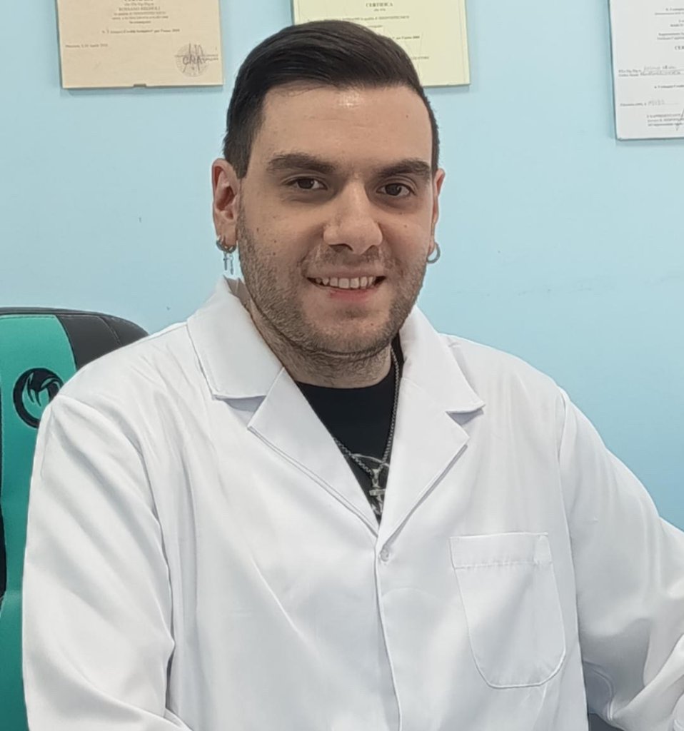 Dott. Corrado Rignoli — Biologo Nutrizionista nel suo studio