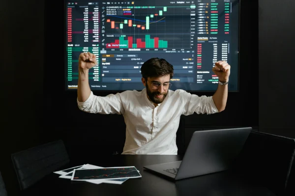 Pourquoi les traders raffolent des prop firms sans challenge