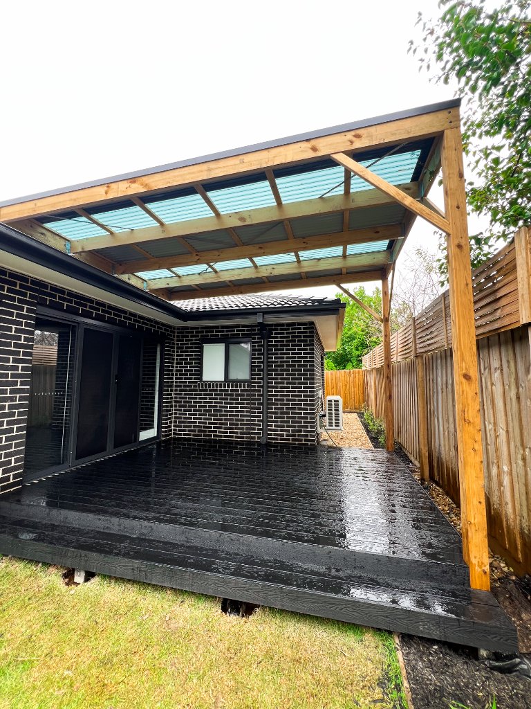Backyard Deck & Pergola