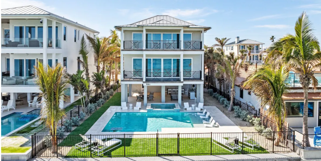 Island Retreat! Pool, Spa, Rooftop Views and Covered Outdoor Dining