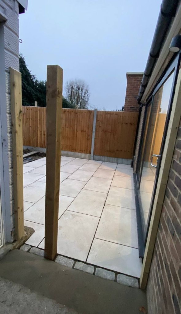 Quality timber fencing and garden boundary work by EP Landscaping