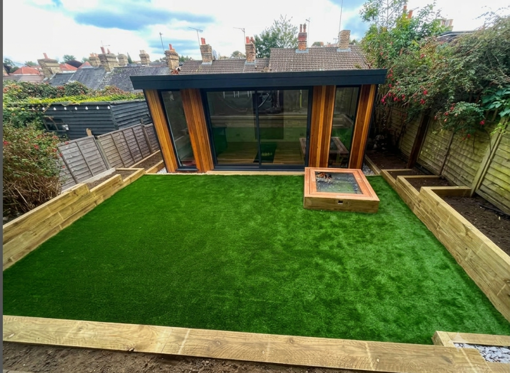 Garden Room & Astro Turf