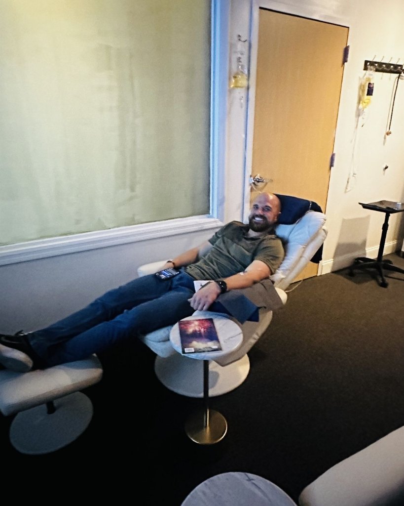 Patient relaxing during in-office IV hydration – Radiant Health & Wellness