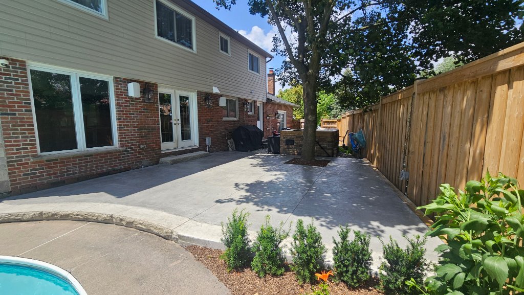 Side Yard Patio