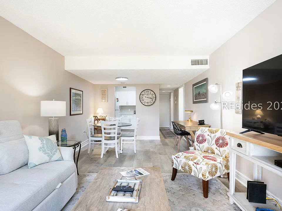 Living & Dining Area