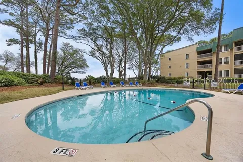 Outdoor Pool & Lounge