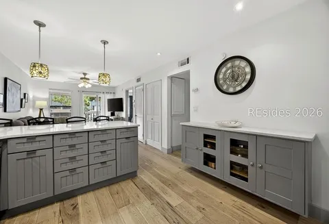 Kitchen & Dining