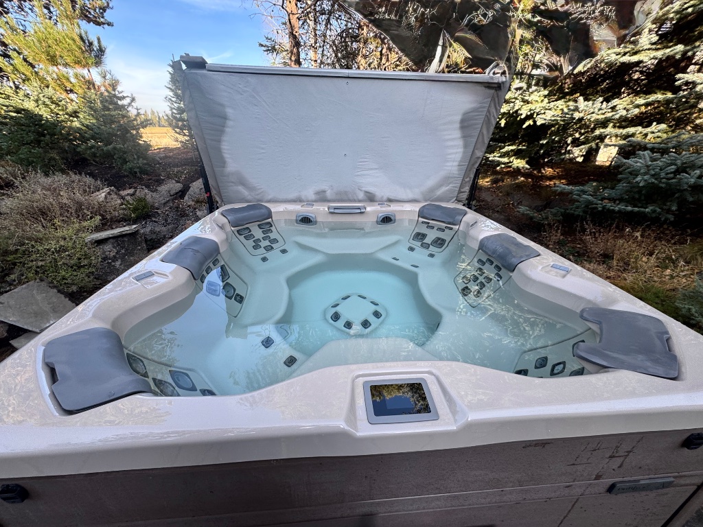 Large hot tub with open cover