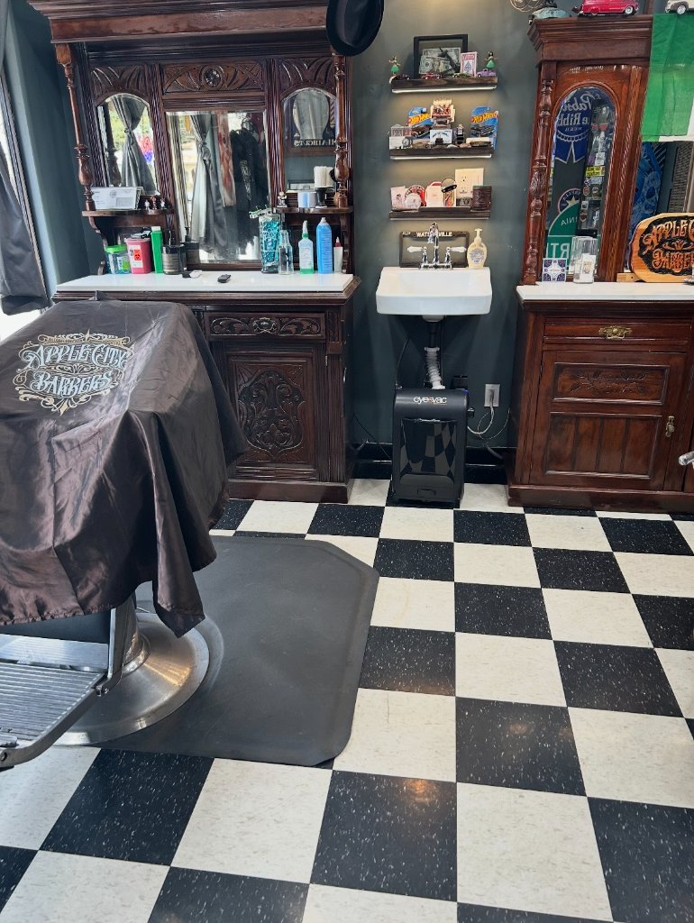 AppleCity Barbers interior detail