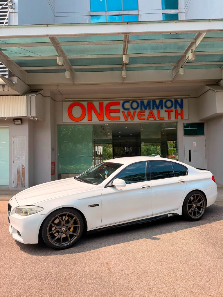 BMW BMW 523I 2.5A rental Singapore