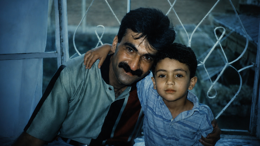 حمید حمیدی در آغوش پسرش ماردین