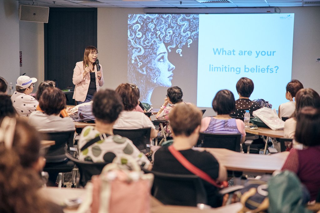 Kelly Kan facilitating a session