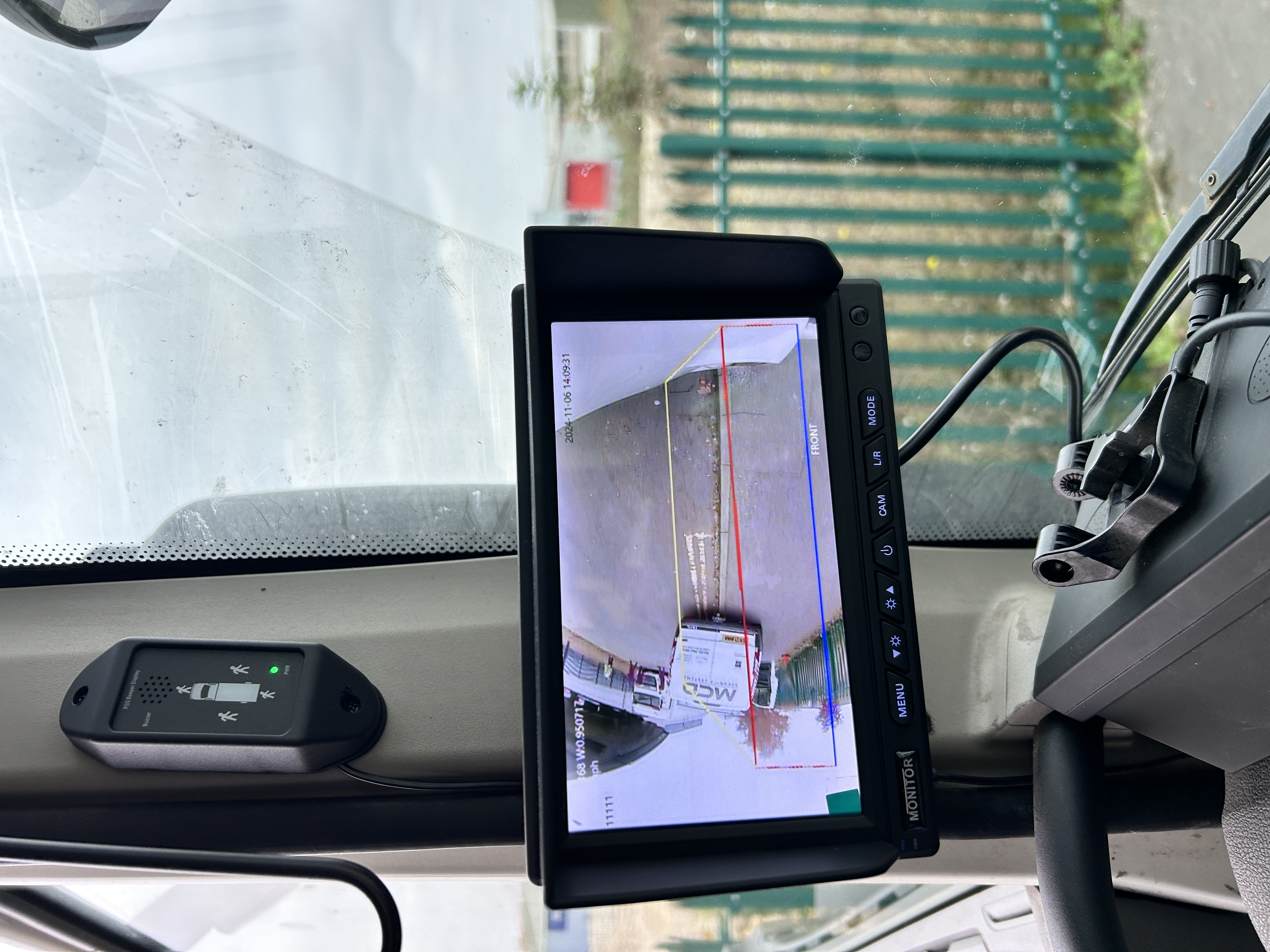 DAF HGV DVS PSS in-cab monitor installation