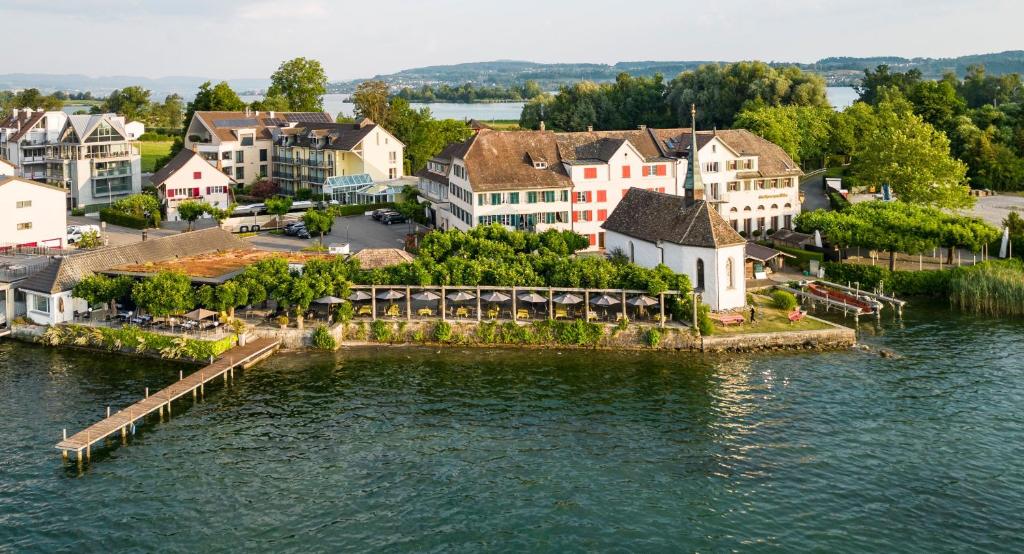 Luftaufnahme des PUR Hurden direkt am Wasser