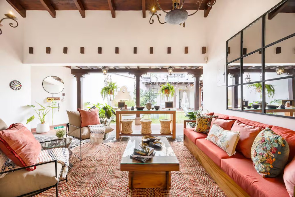 Antigua living room and courtyard