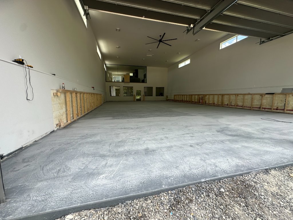 Residential Garage, High-Gloss Black - Before