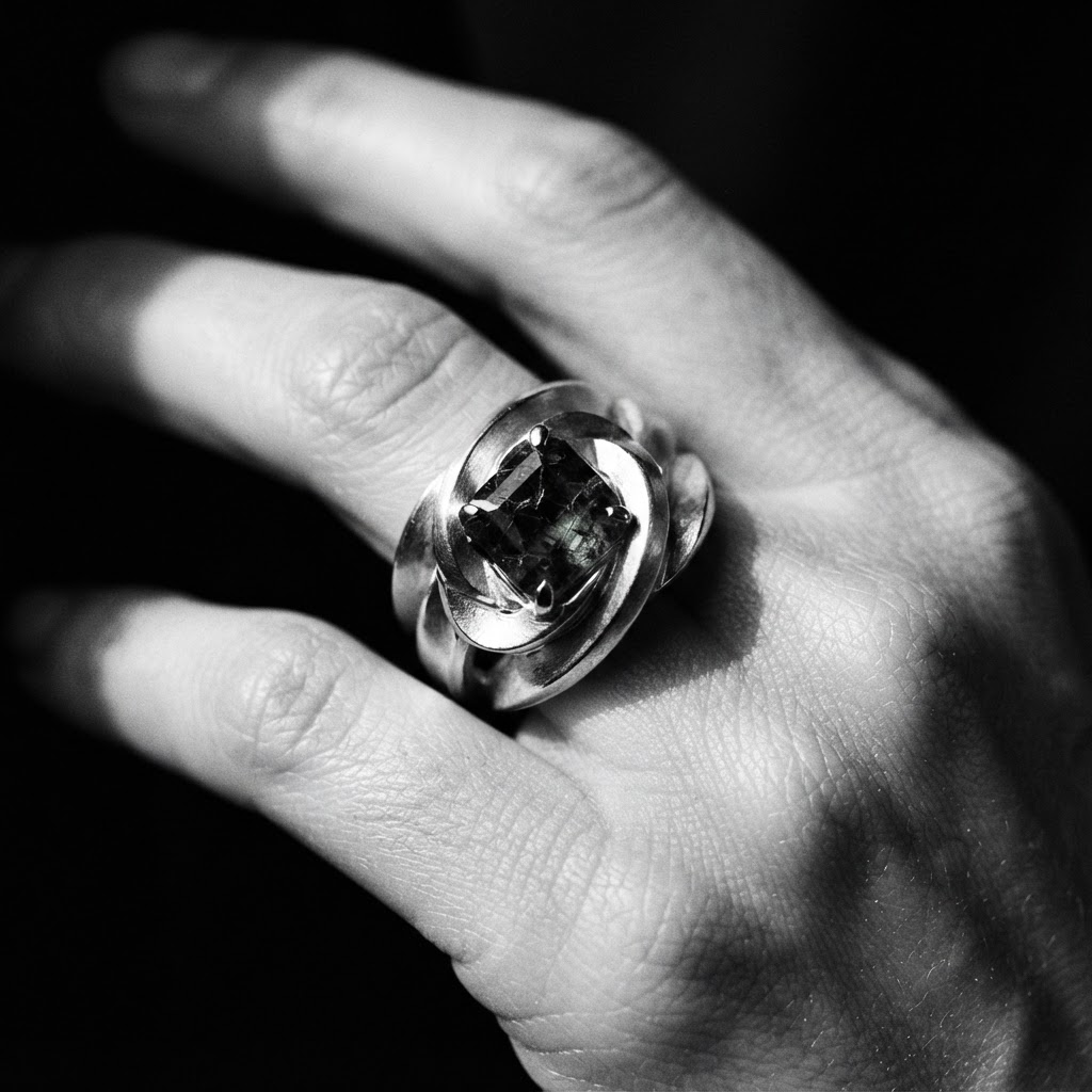Monthly Brief: Updated Care Standards for Emerald and Fracture-Filled Gemstones