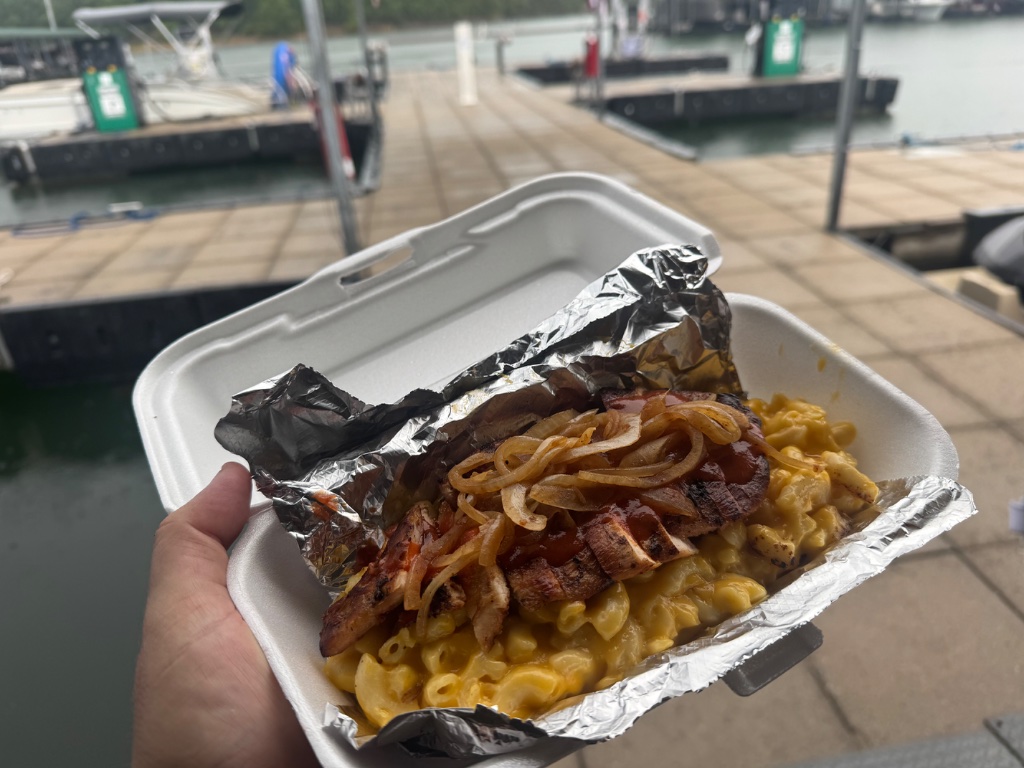 Mac and cheese with BBQ chicken