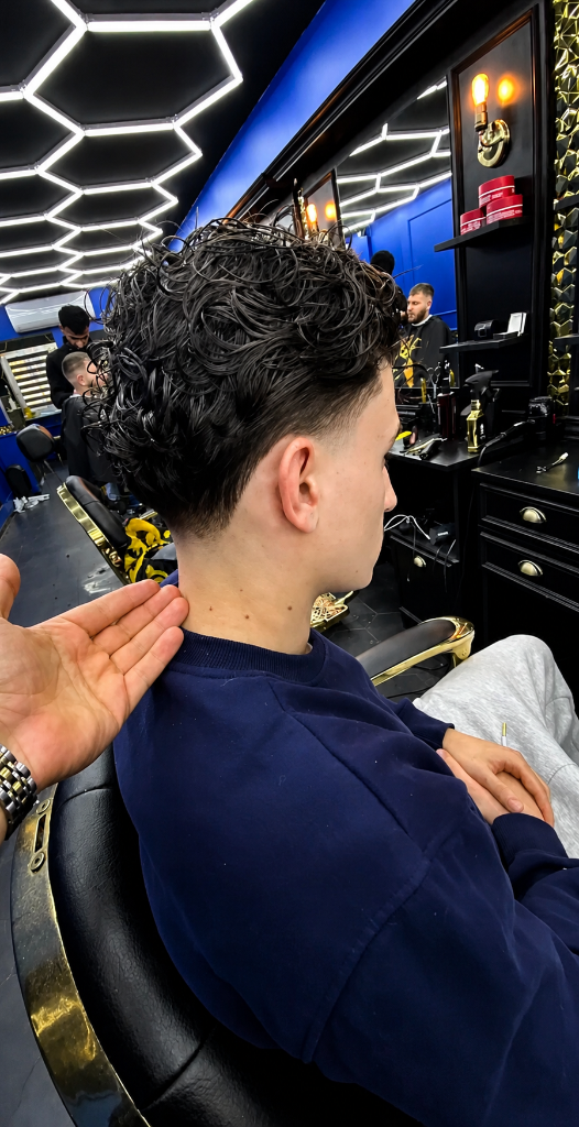 Deluxe Barbier – Fertiger Haarschnitt Seitenprofil