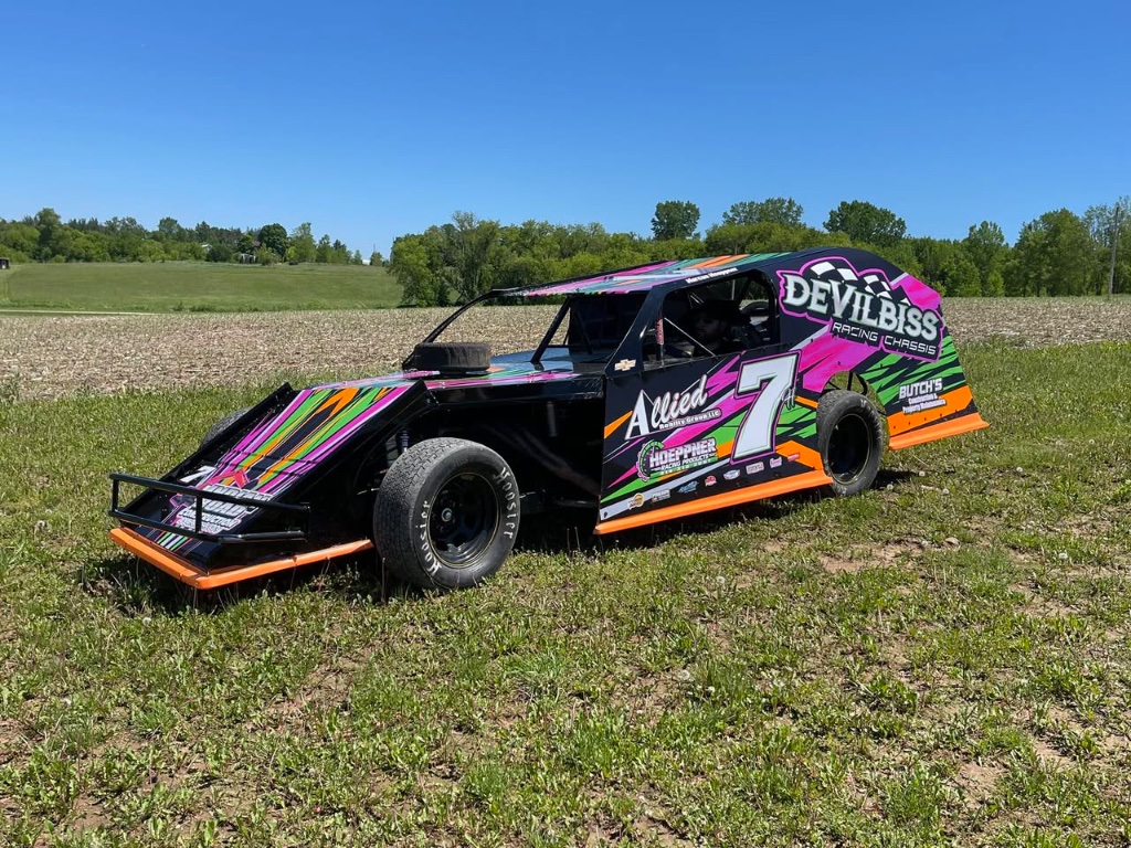 DeVilbiss #7 at the track