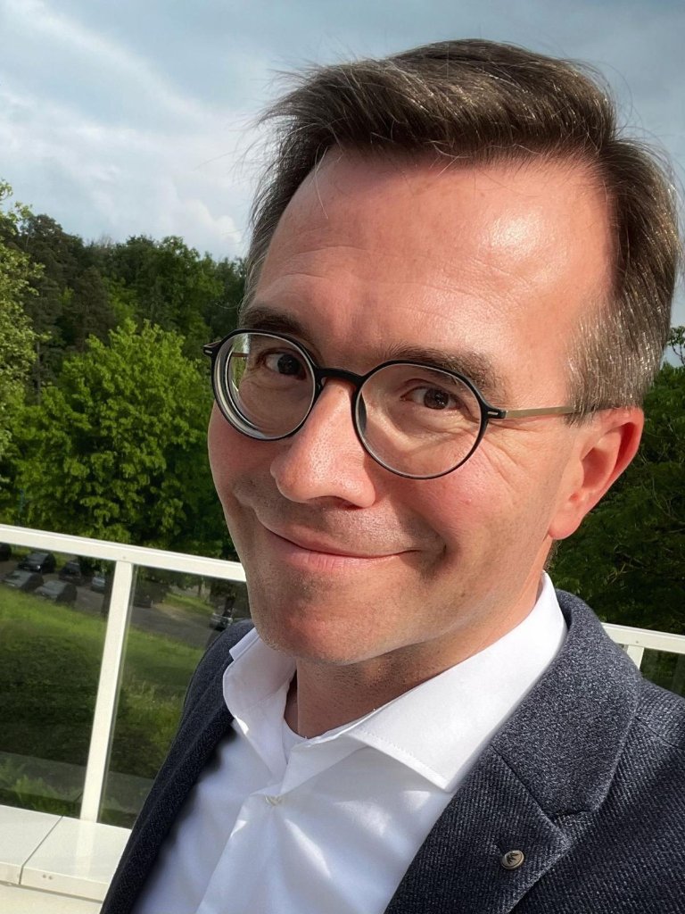 Jörg Biewald – Caller