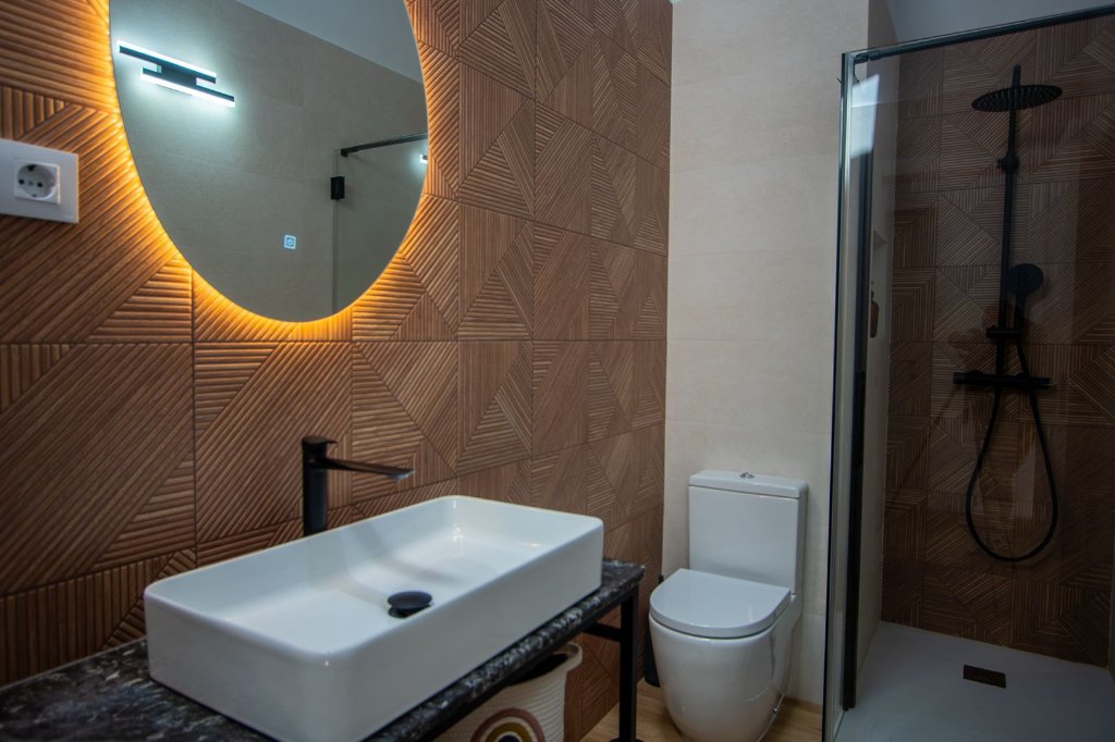 Baño con ducha lluvia