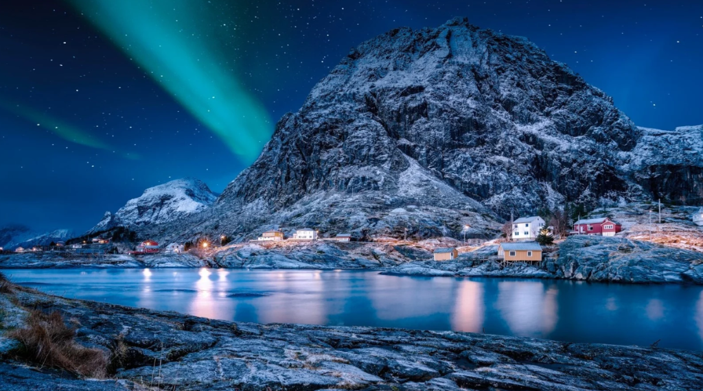 Savour the Northern Lights — Northbound (Oslo to Helsinki)