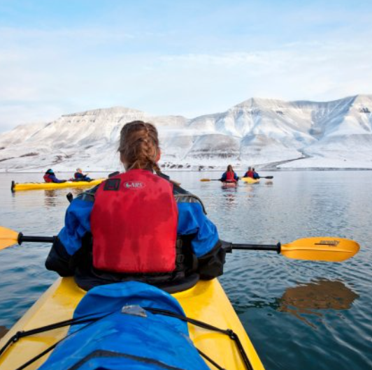 ทัวร์คายัคบนอ่าว Adventfjord