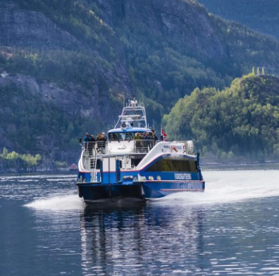 Day trip to Rosendal by boat