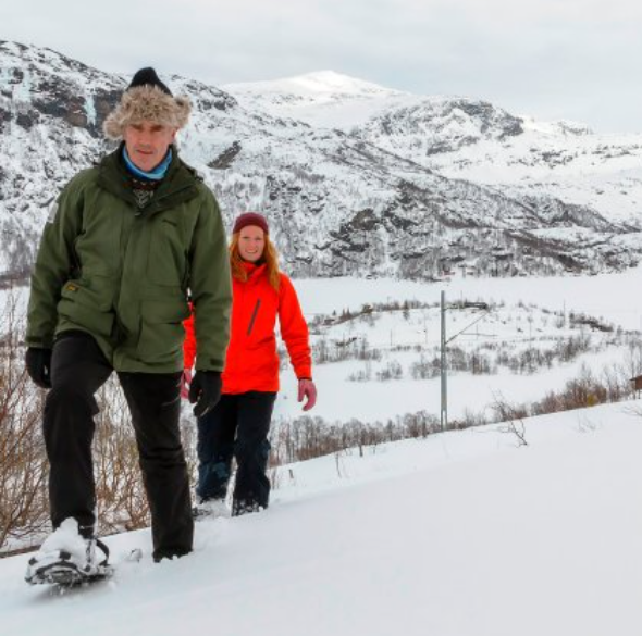 เดินป่ารองเท้าหิมะที่ Flåm