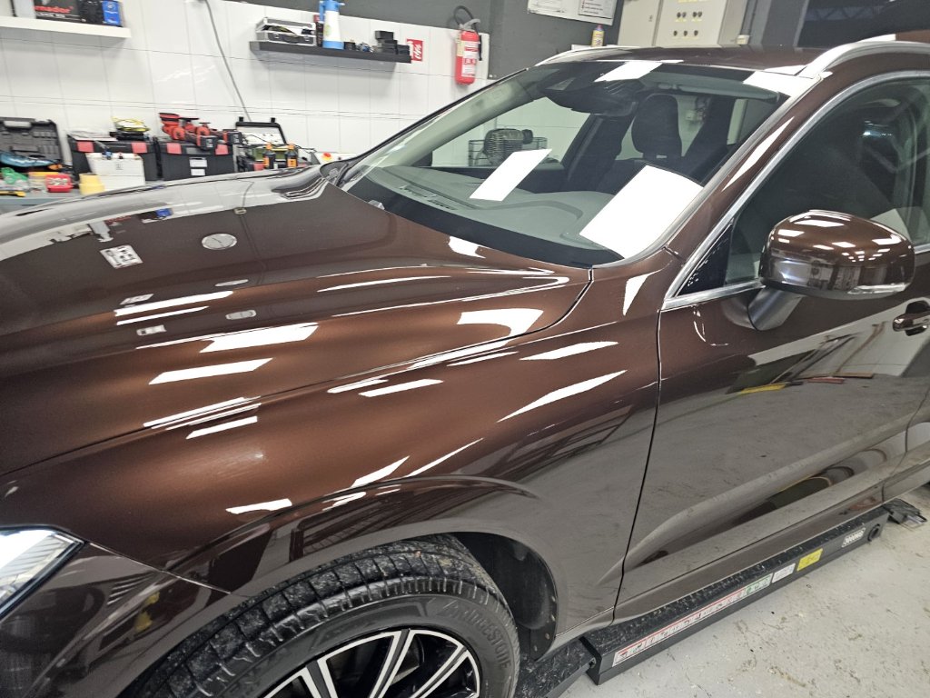 Volvo XC60 — blještavi lak poslije detailinga