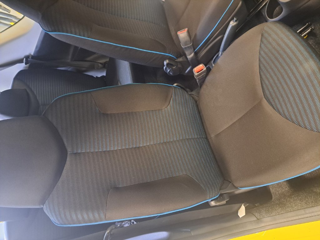 Dubinsko čišćenje sjedala automobila
