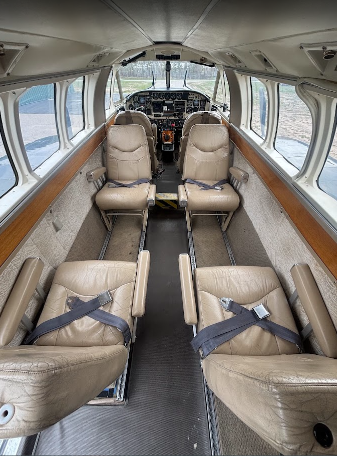 Beechcraft Queen Air photo 12