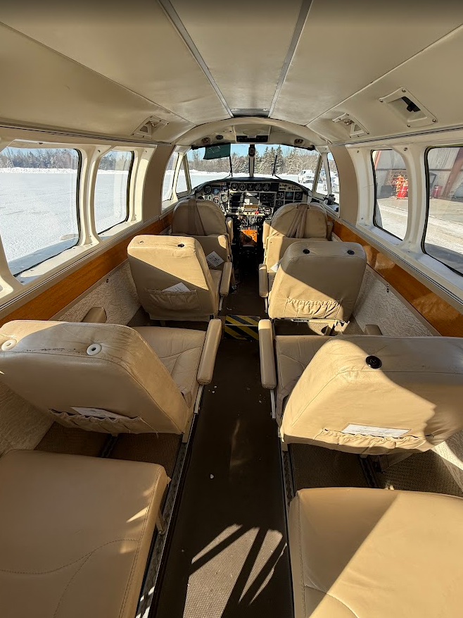Beechcraft Queen Air photo 7