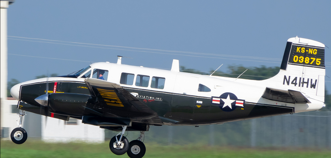 Beechcraft Queen Air photo 11