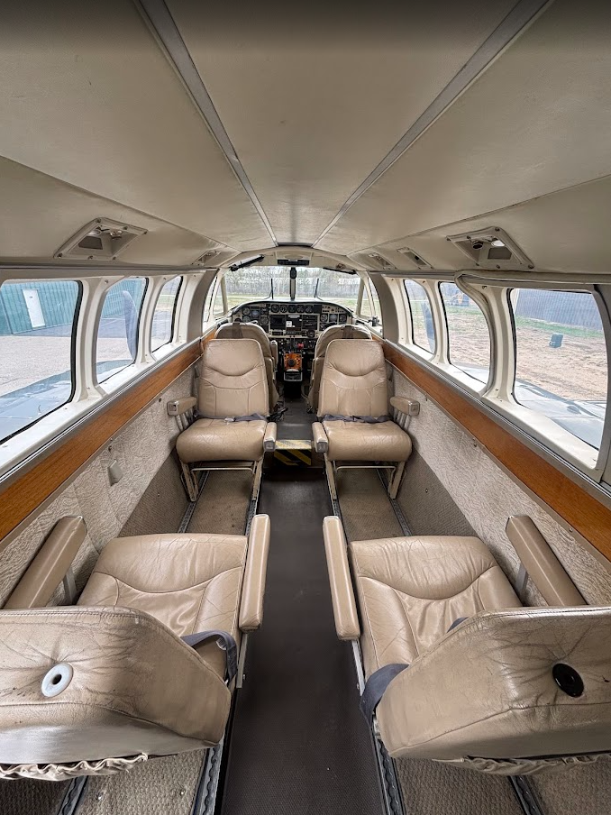 Beechcraft Queen Air photo 13