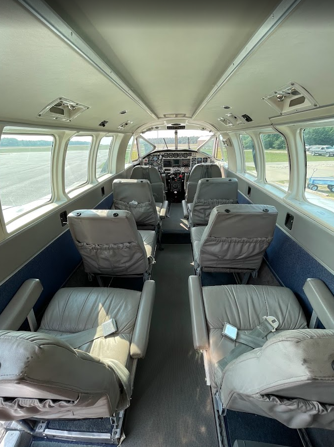 Beechcraft Queen Air photo 8