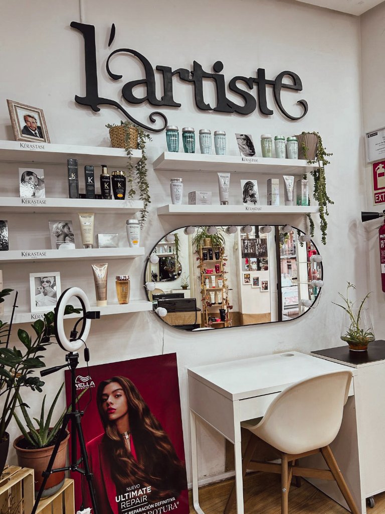 Interior del salón L'ARTISTE