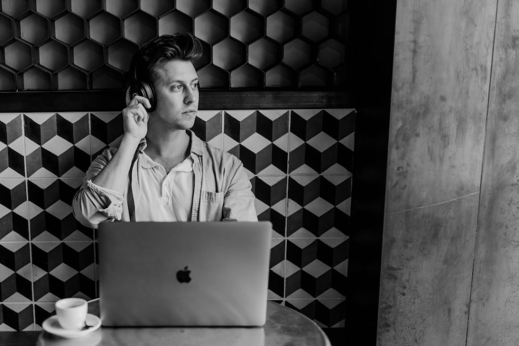 Entrepreneurs building together in The Business Minds community