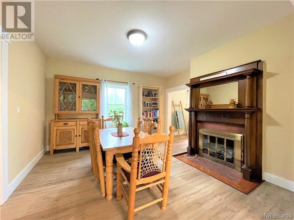 Dining room mantle and painted walls
