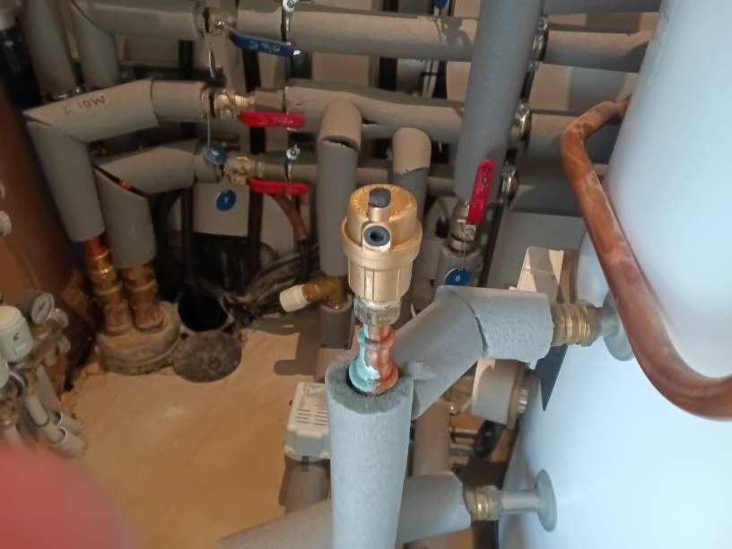 Heating Leak — Repaired Auto Air Vent — Plumbing project by Curtis and Carder