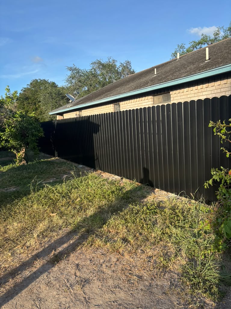 Cerca de Metal Durafence — Acabado Negro — Cerca de Metal Durafence en Brownsville, TX