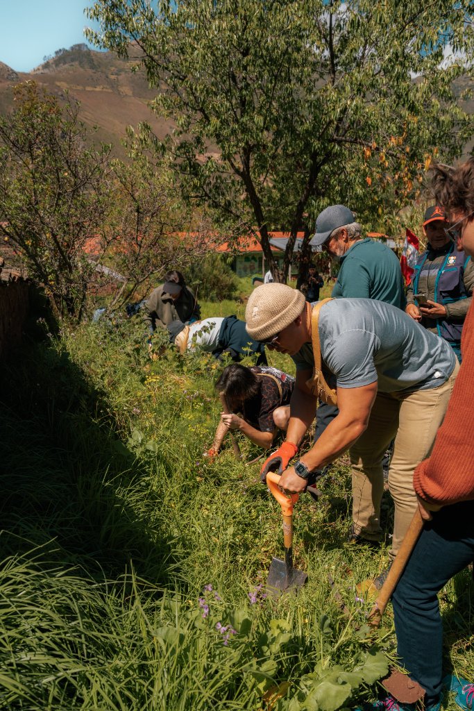 Retreat guests taking part in a community service project in the Sacred Valley