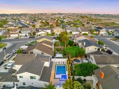 Custom Pool & Spa in Huntington Beach, CA — Coastline Pools project photo 3
