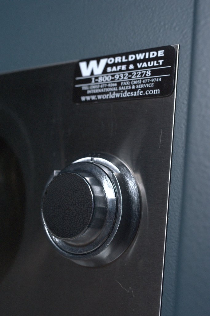 High-security safe combination dial and lock mechanism